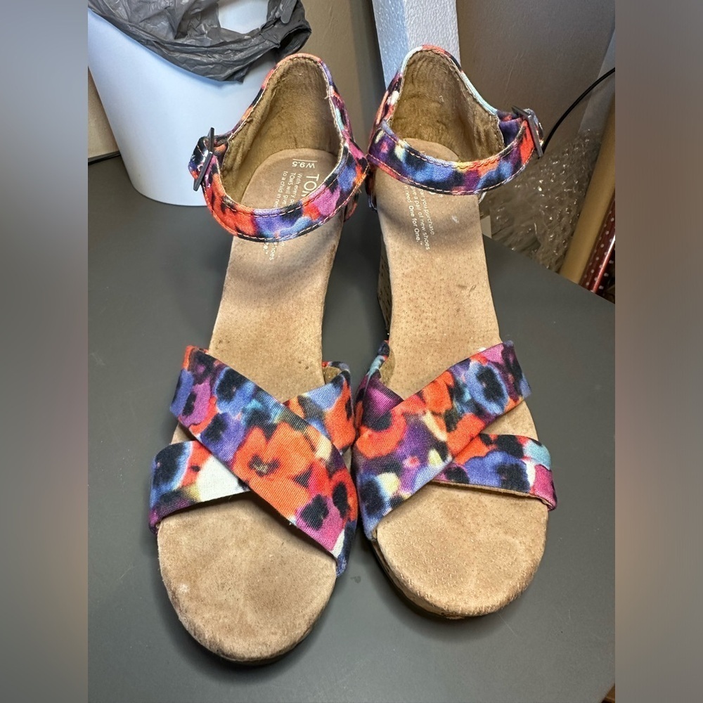 TOMS Floral Printed‎ Hemp Wedge Sandals